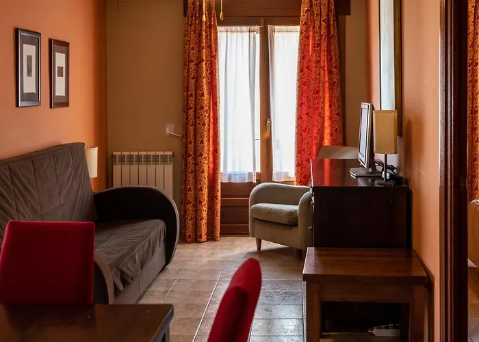 Hotel cerca del colegio: Apartamentos La Trufa Negra