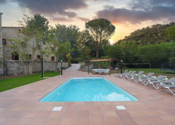 Can Janet masía en el entorno rural del Montseny