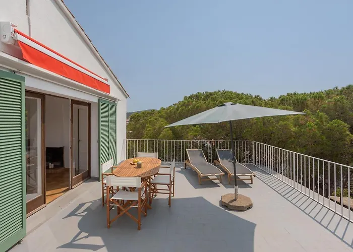 Hotel cerca del colegio: Apartamentos CASA MAREA Calella Palafrugell con Parking - WeHost Costa Brava