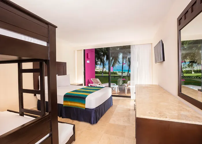 Hotel Ping Pong: Crown Paradise Club Cancun