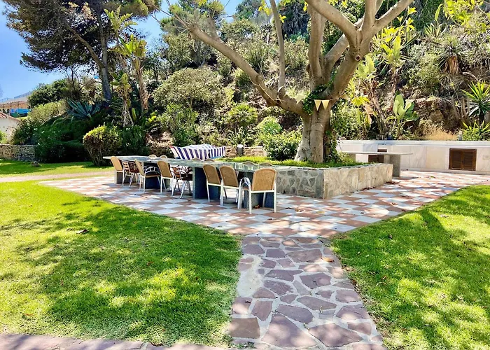 Chalet: Castle Beach House Luxury Beachfront Villa