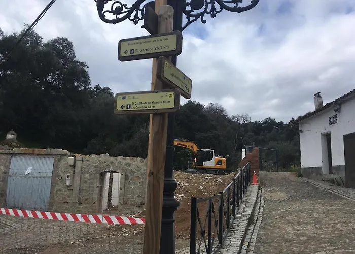 Villa Saudade, casa entre encinas