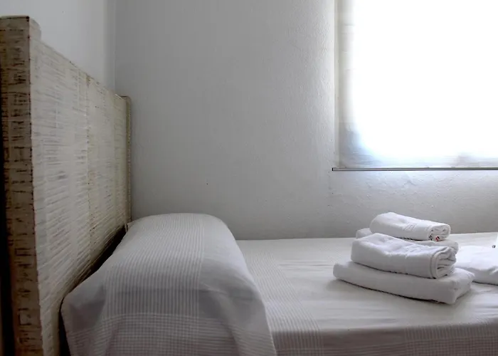 Hotel cerca del colegio: Zahara Centro Apartamentos&Chalets