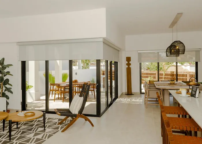 Casa Gallo, Heated Pool, Exclusive Beach & Great Location