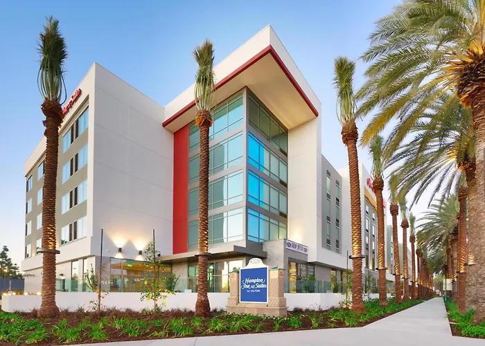 Hampton Inn & Suites Anaheim Resort Convention Center