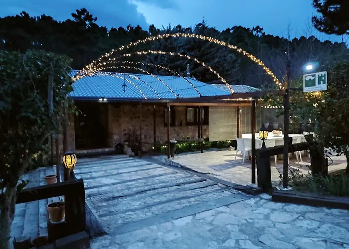 Chalet lujo en finca Zafiro lagunazo Riopar 5 o 3 dormitorios y 3 Baños Parque Natural del Rio Mundo