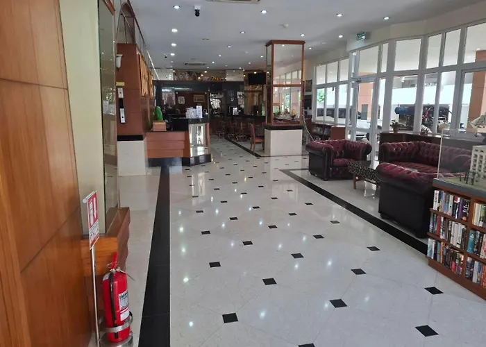Whitehouse Condotel