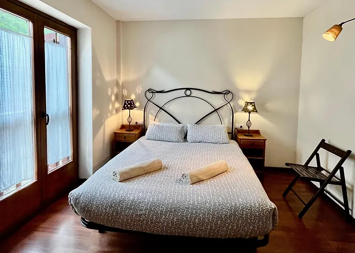 Hotel cerca del colegio: Luxury House Valencia D'Aneu