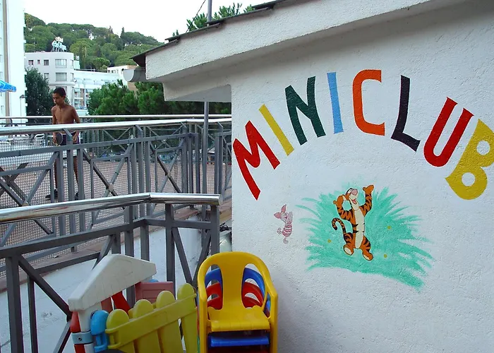 Camping Bungalows El Far