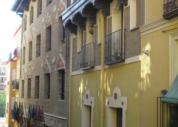 Hotel cerca del colegio: Apartamentos Turisticos Reyes Catolicos