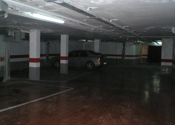 Hotel cerca del colegio: Apartamentos Turisticos Reyes Catolicos