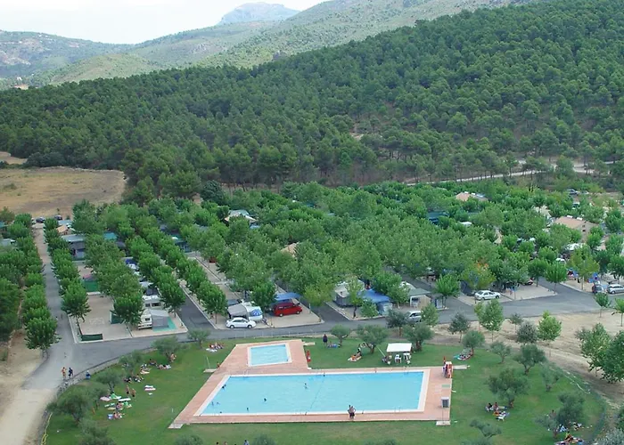 Hotel cerca del colegio: Camping Bungalows Mariola