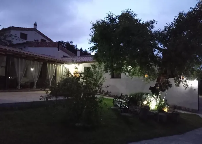ENTRESIERRAS Apartamentos rurales con chimenea, barbacoa y espacio para eventos