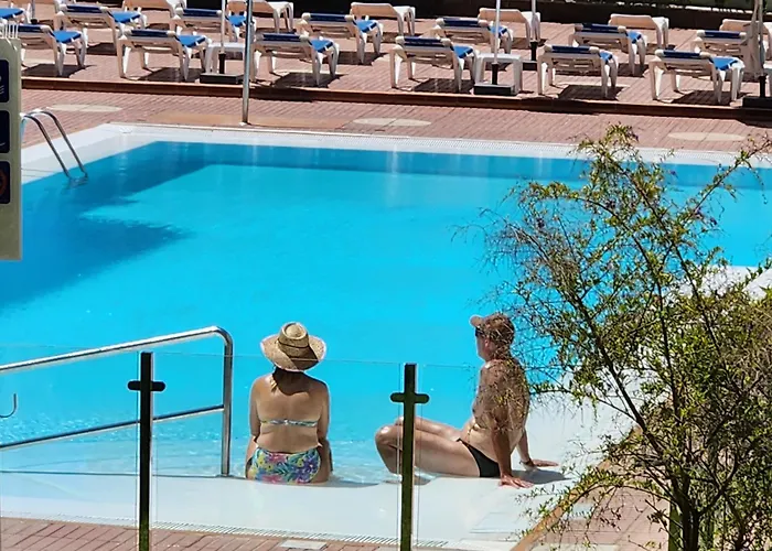 Las Camelias Apartments