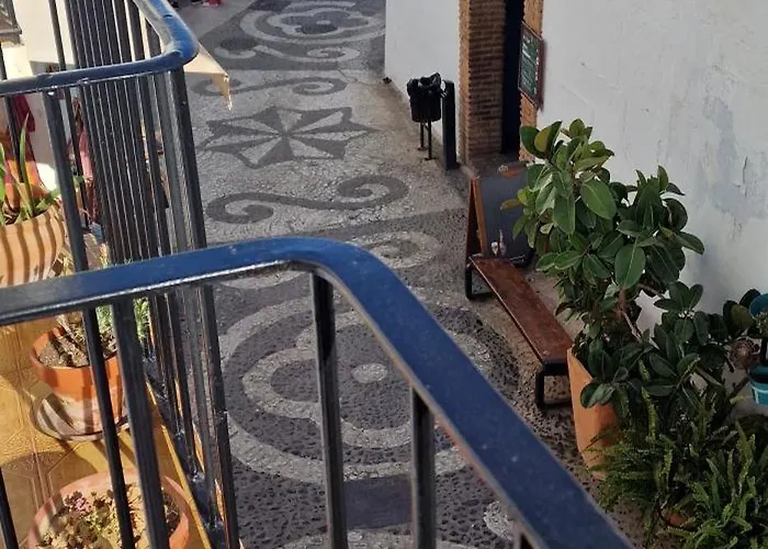Hotel barato: LA CASA DE ABUELA Habitaciones con baño compartido en el casco histórico de Frigiliana sólo adultos