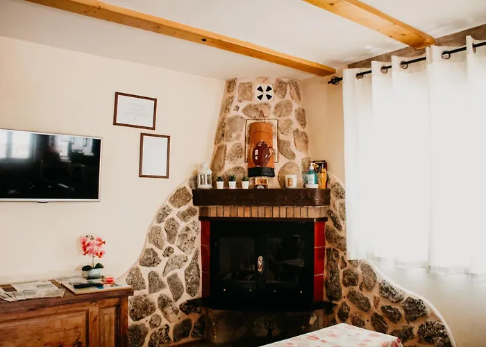 Hotel cerca del colegio: Apartamentos El Callejón