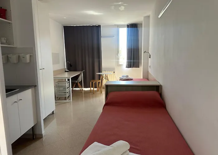 Hotel cerca del colegio: Residencia Universitaria Resa Francesc Giralt I Serra