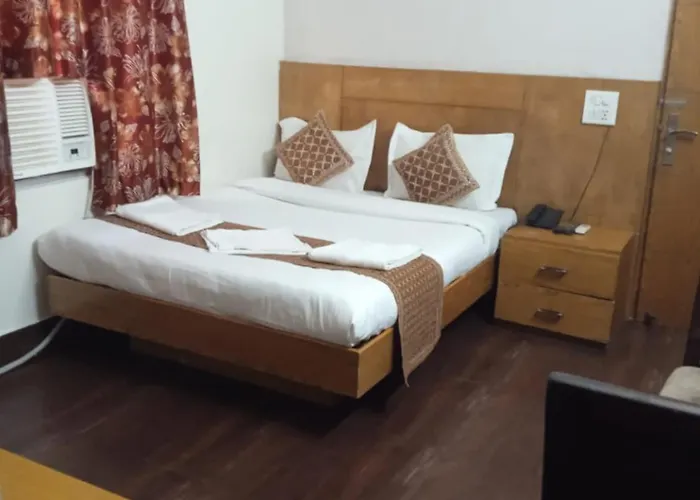 Hotel Star Palace - Near Karol Bagh Metro
