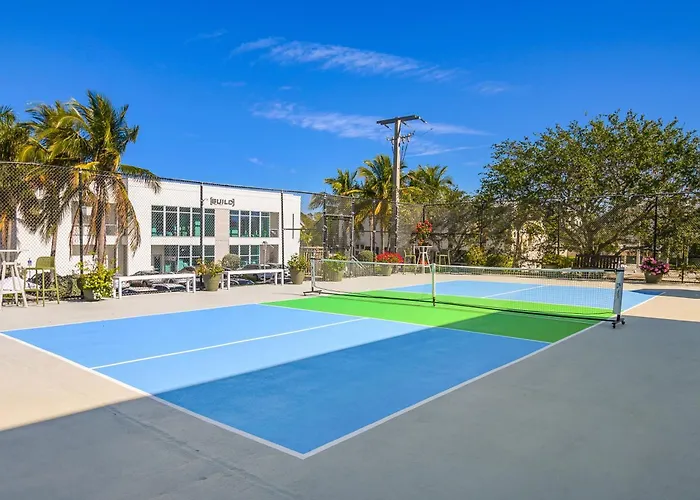 Naples Park Central Hotel