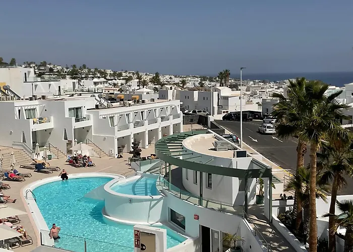 Hotel con piscina: Kikere Studios