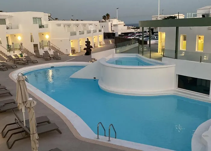 Hotel con piscina: Kikere Studios
