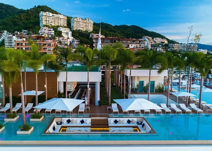 Pier 57 - 710 Fabulous & Luxurious 2 Bedroom Penthouse