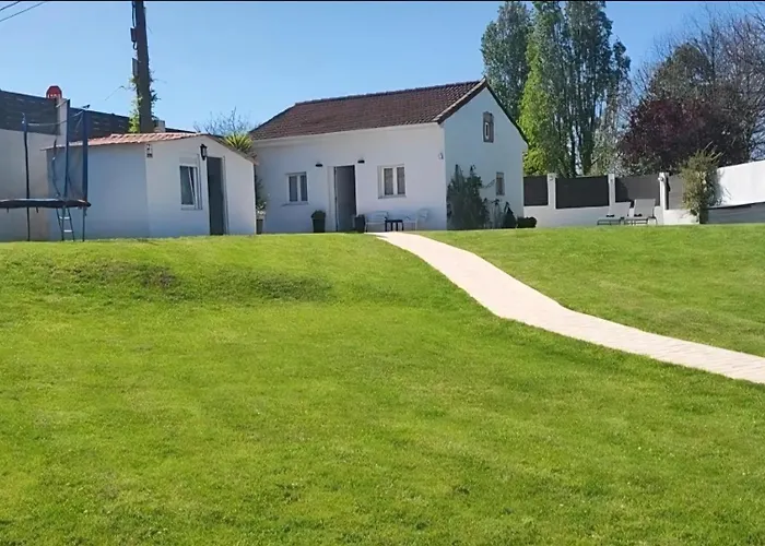 VIVIENDA VACACIONAL LA PERILLANA. Entre lo rural y lo urbano