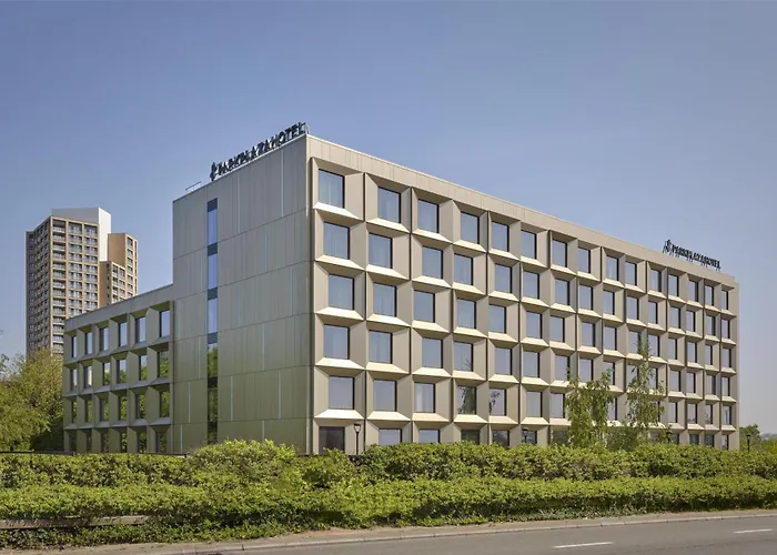  Park Plaza London, Park Royal