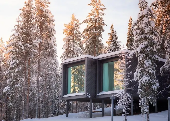 Resort: Arctic Treehouse Hotel