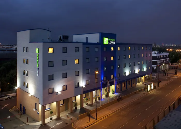  Holiday Inn Express Park Royal By Ihg