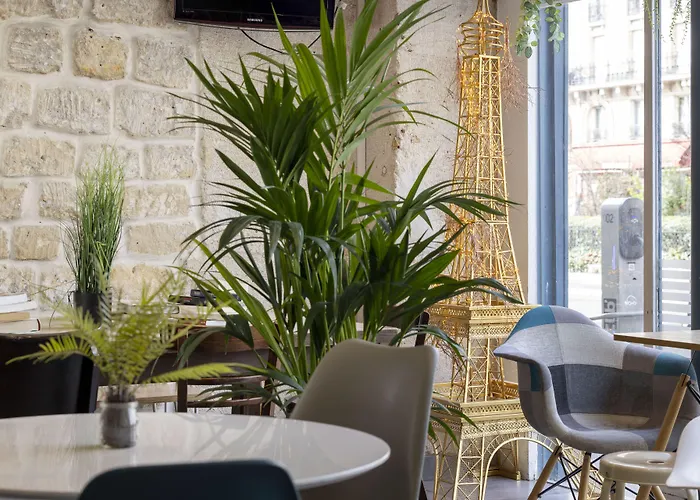 Resort: Le Regent Montmartre By Hiphophostels