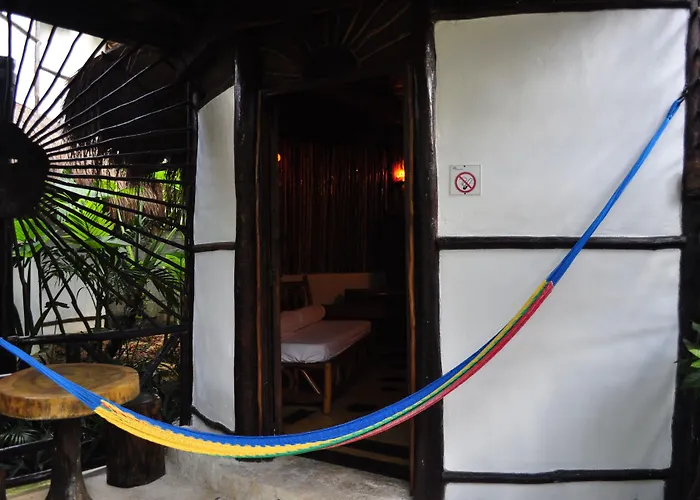 Green Cabanas & Gardens