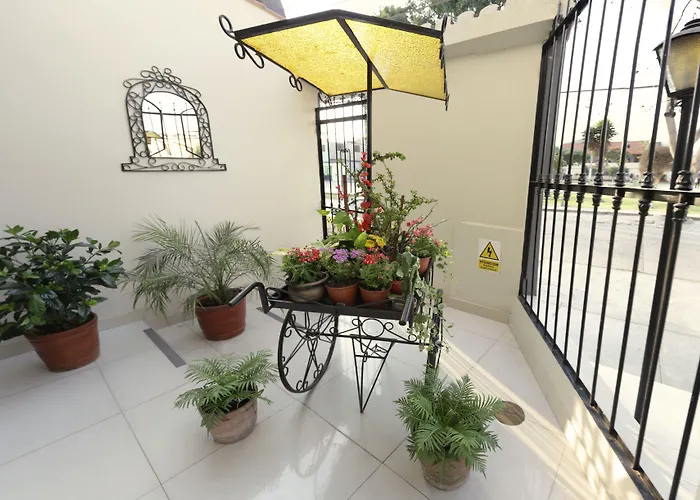 Hotel Manhattan Inn Airport