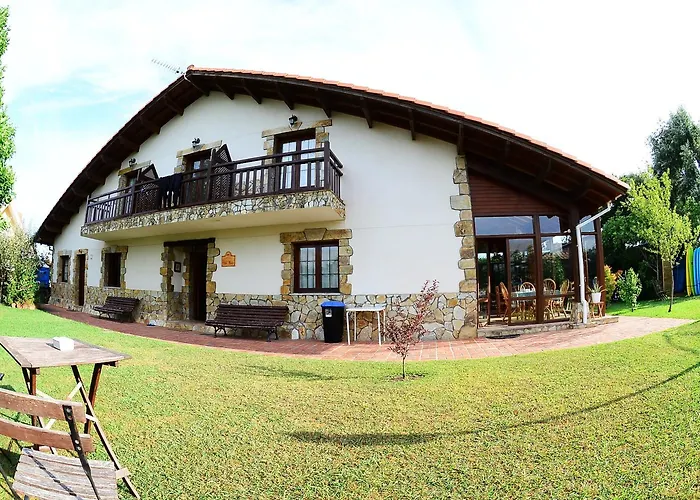 La Wave Surf House & School