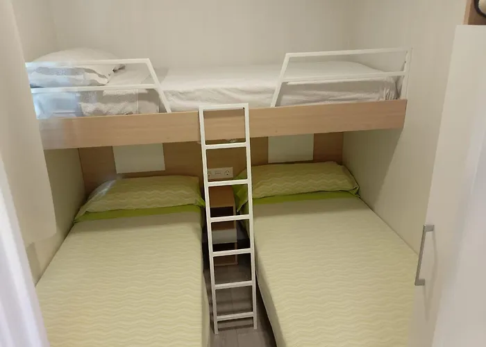 Hotel cerca del colegio: Camping Bungalows Mariola