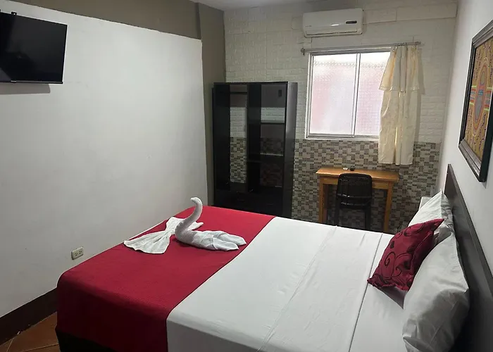 Hotel de 3 estrellas: La Posada del Cauchero Hotel&Suites