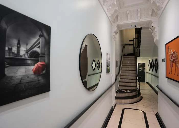 Hotel cerca del colegio: Msk Premium