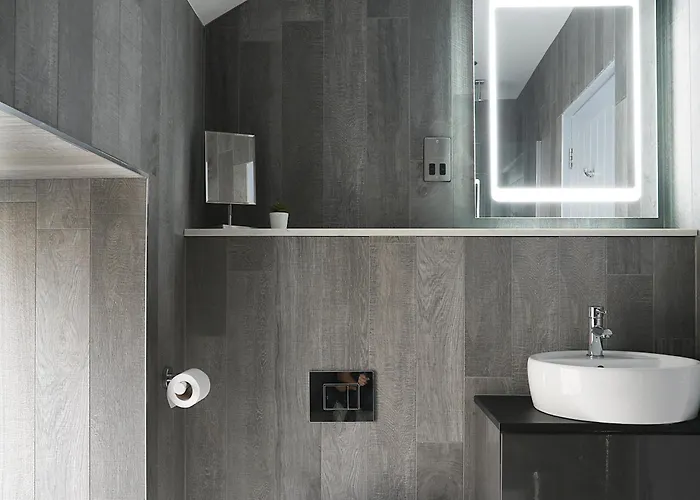 Hotel: Cairn Hotel & Apartments