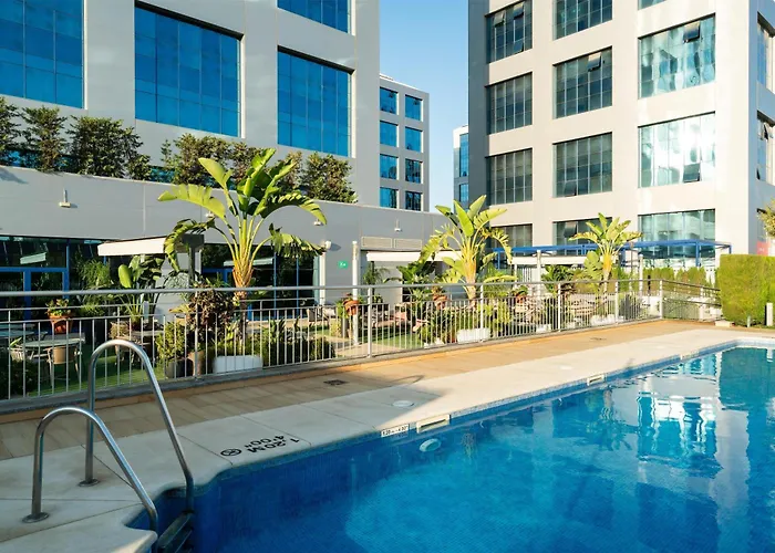 Hotel con tenis: Hilton Garden Inn Sevilla