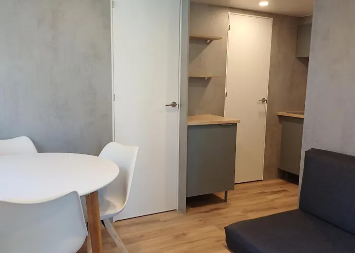 Hotel cerca del colegio: Camping-Bungalows Altomira