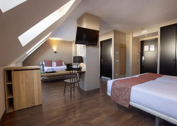 Hotel Jacuzzi: Hotel Grand Pas By Nexta