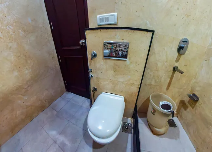 Hotel Silver Arc - Near Karol Bagh Metro Station