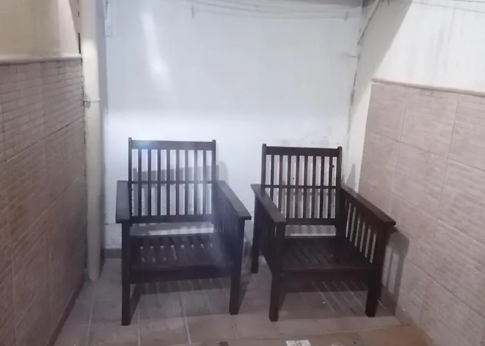 La Casa De Abajo