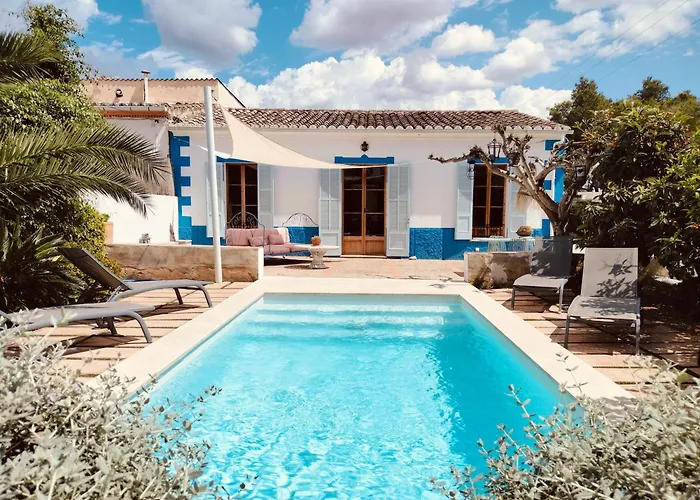 Villa Palma - Establiments by PriorityVillas