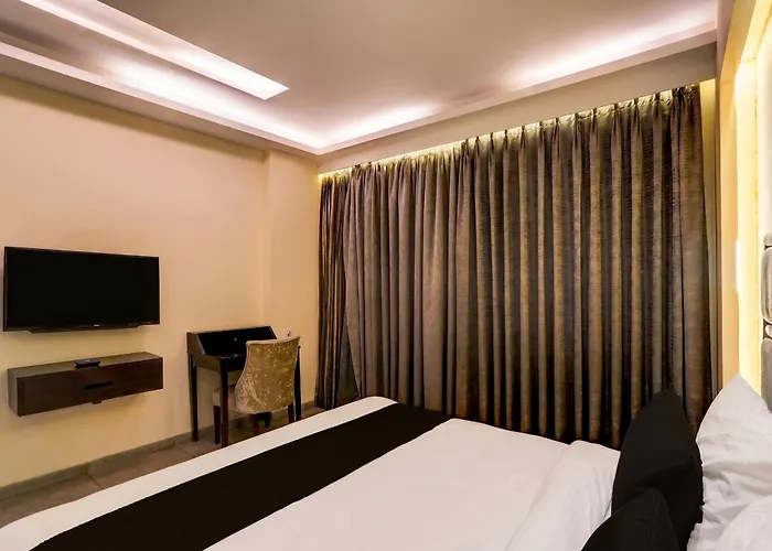 Townhouse Pitampura West Enclave