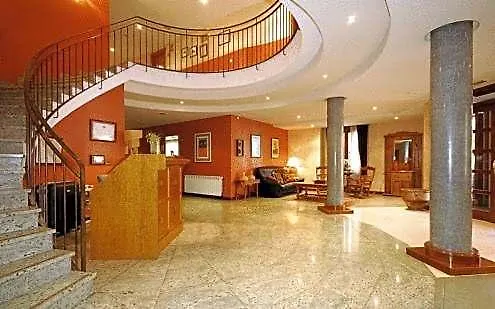 Hotel Pirineos