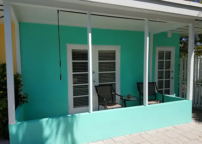 Alexander Palms Court - No Hidden Resort Fees!