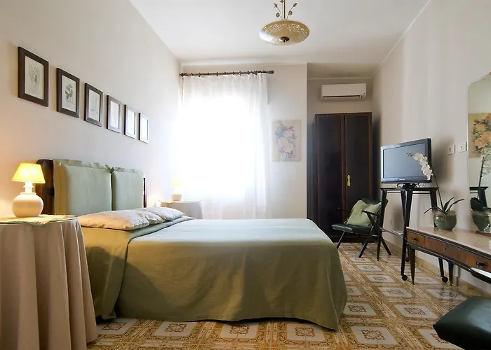 Mimi Rooms