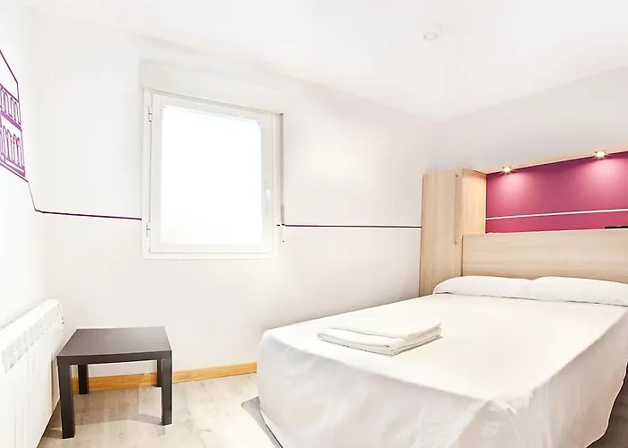Hotel cerca del colegio: Pensión Herradores