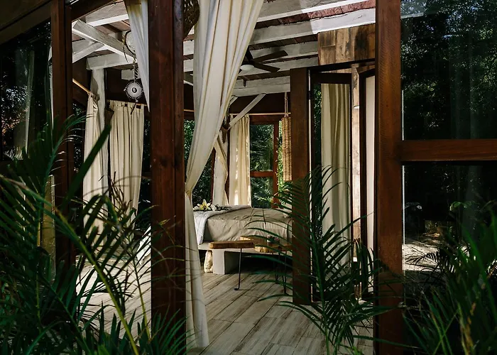 Mamasan Treehouses & Cabins